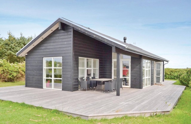 Stunning home in Løkken with sauna
