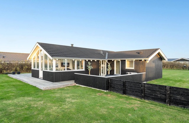 Stunning home in Løkken with WiFi