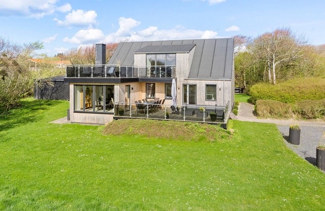 Stunning home in Spøttrup with WiFi
