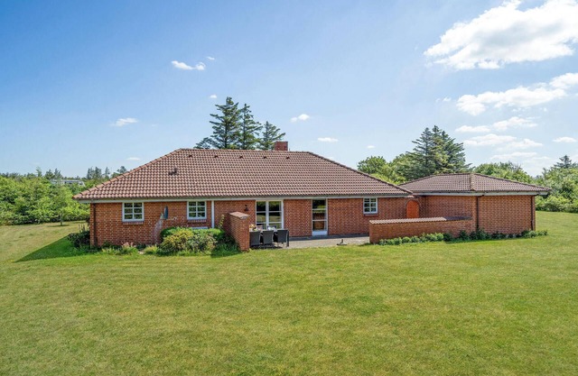Stunning home in Ulfborg with kitchen