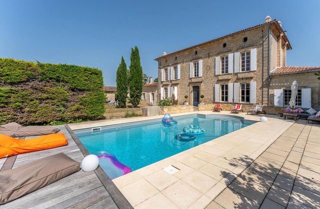 Stunning home in Virsac