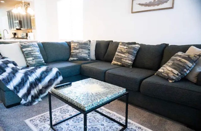 Stunning home less than 3 miles to State Farm stadium great for long term stays!
