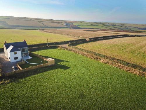 Stunning home, sea views, walk to beach