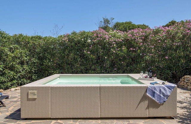 Stunning private villa for 6 people with A/C, private pool, WIFI, TV and terrace