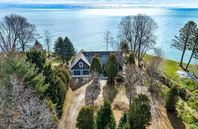 Stunning Lake Michigan Cottage