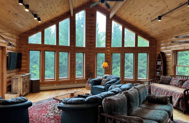 Stunning lake view 5 bedroom house in the Adirondacks