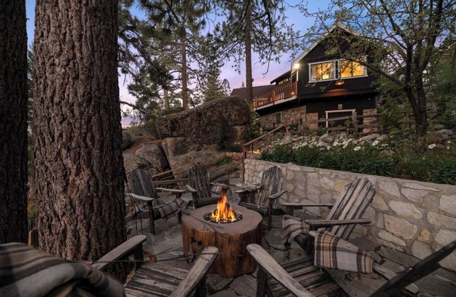 Stunning Lakefront Dock Views -Black Fox