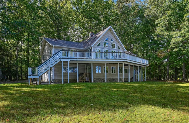 Stunning lakeside home with dock, large deck, kayaks, firepit, & pool table