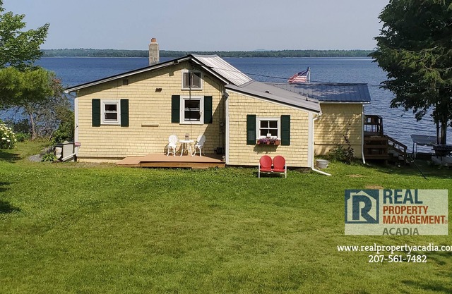 Stunning Lakeside Waterfront and Views on Graham Lake