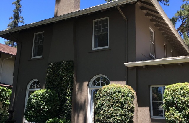 Stunning, Large, Beautifully Decorated Home in Downtown Lodi with Spa Amenities