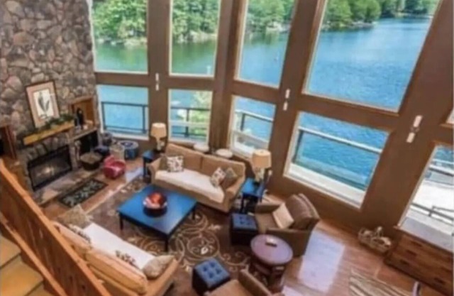 STUNNING LARGE CHALET COTTAGE IN MUSKOKA