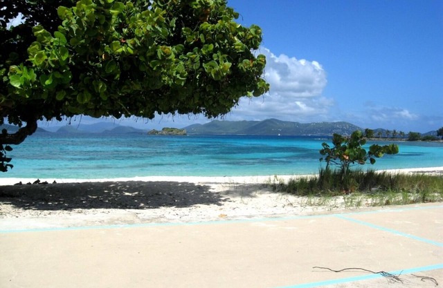 Stunning location on beautiful Sapphire Beach