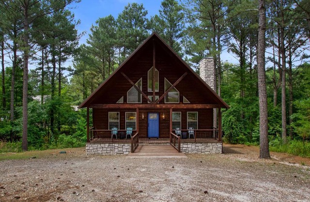 Stunning Luxury Cabin w Hot Tub and Fire Pit Holy Shiplap is Perfect Romantic Couples Getaway