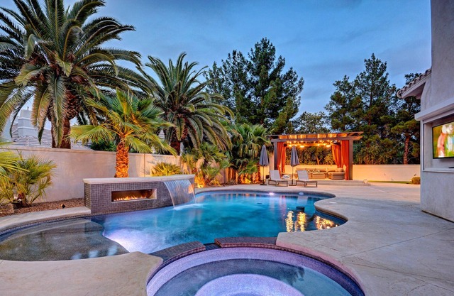 STUNNING LUXURY MODERN ESTATE