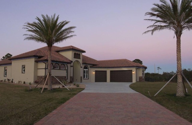 Stunning luxury Mediterranean-style private oasis!