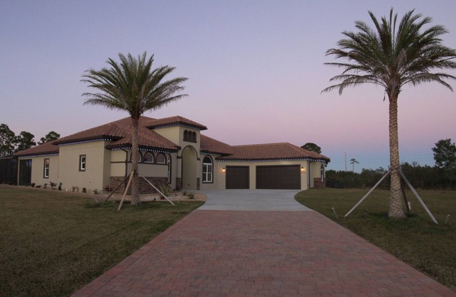 Stunning Mediterranean-style vacation home w/ fabulous spillover hot tub/pool!