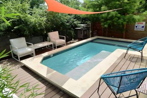 Stunning Modern Home w Pool and Hot Tub in DT