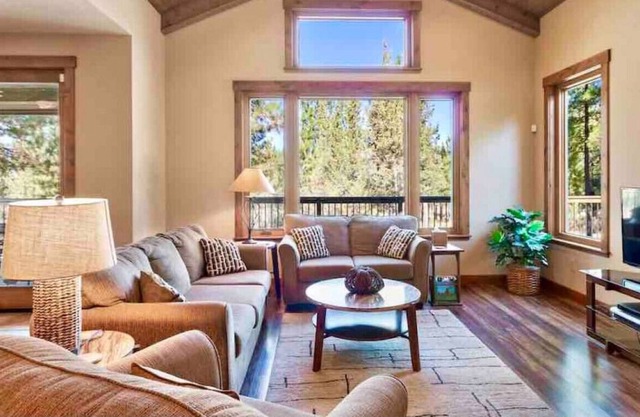 Stunning Modern Mountain Cabin | Privacy | Nakoma Resort | Heat/AC