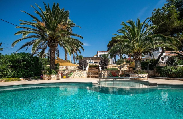 Stunning modern villa, with big pool and sea views, two minutes from the beach