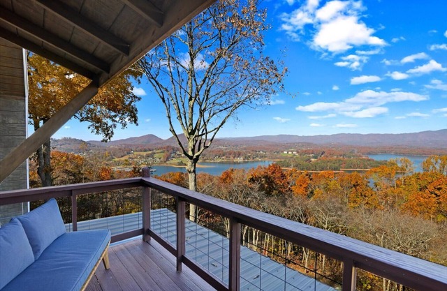 Stunning mountain top panoramic view getaway cabin