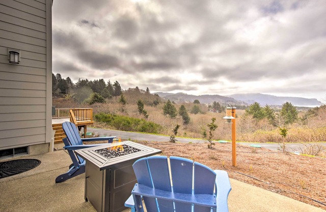 Stunning Neskowin Gem: View of Cascade Head!