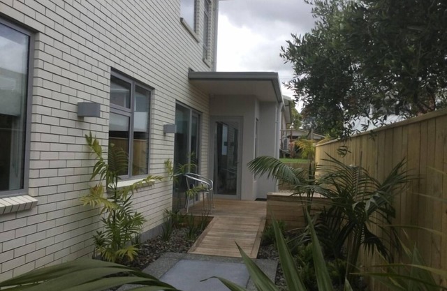 Stunning new apartment 100mtrs from the beach!