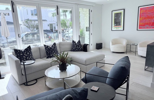Stunning New Home on Balboa Island, Newport Beach, Monthly Rental