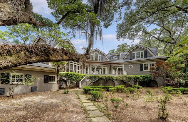Stunning new rental home in Rhetts Bluff