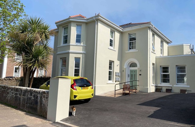 Stunning, newly refitted apartment is a quiet location perfect for exploring all that The English Ri