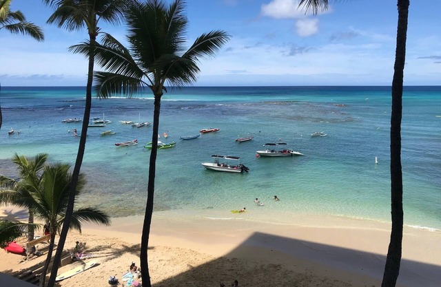 Stunning, newly remodeled Waikiki beachfront condo!