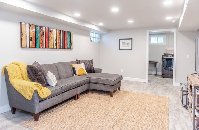 STUNNING, Newly Renovated, 3-BR Apartment in Billings
