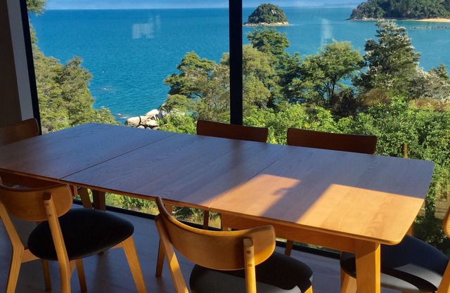 Stunning Ocean front beach house Split Apple Rock