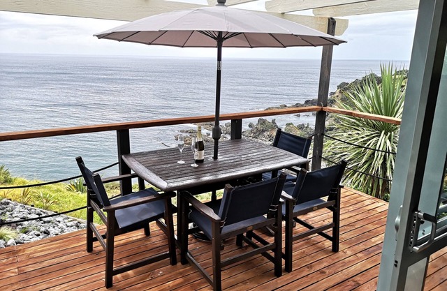 Stunning ocean front cliff top cottage