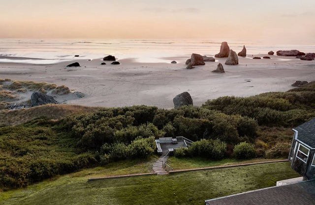 Stunning Ocean Front Near Bandon Dunes w Private Beach Access