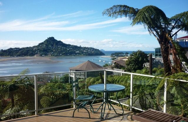 Stunning ocean, harbour and island views.