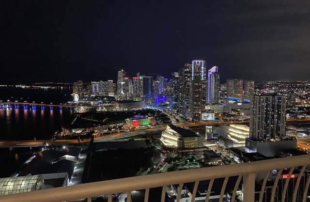 Stunning Ocean View and Elegant, Sun-lit Penthouse One-Bedroom Overlooking Miami