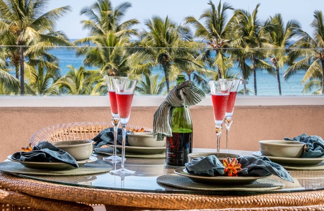 Stunning Ocean View Beach Front Villa at Kahaluu