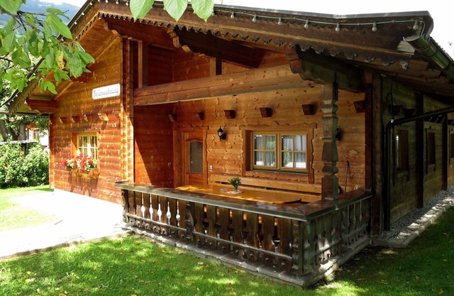 Stunning private villa for 12 guests with WIFI, TV, patio, pets allowed and parking