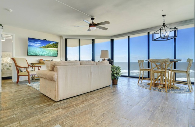Stunning Penthouse Directly on the Gulf - Beach Chairs and Umbrella Included!