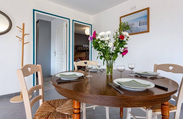Stunning private villa for 4 guests with TV, terrace, pets allowed and parking