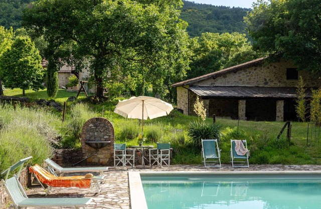 Stunning private villa for 16 guests with WIFI, private pool and parking