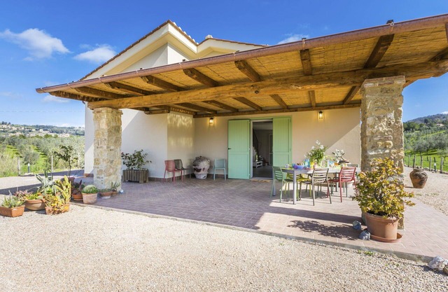 Stunning private villa with A/C, WIFI, TV, terrace, pets allowed, panoramic view and parking