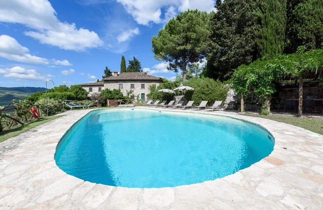 Stunning private villa with private pool, WIFI, TV, patio and parking, close to Greve In Chianti