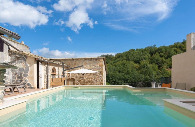 Stunning private villa with private pool, WIFI, TV, terrace, pets allowed, panoramic view, parking