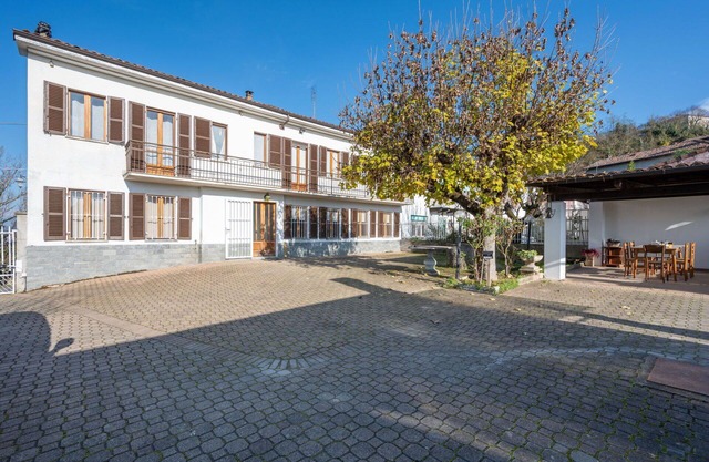 Stunning private villa for 6 guests with WIFI, private pool, TV, patio and pets allowed