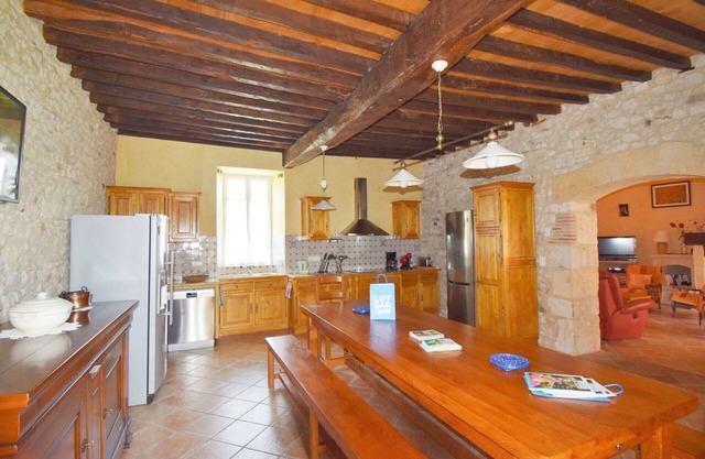 Stunning private villa for 11 people with private pool, TV, terrace and parking