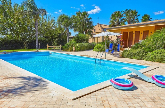 Stunning private villa with private pool, A/C, WIFI, TV, terrace, pets allowed and panoramic view