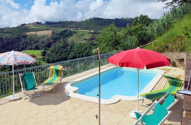 Stunning private villa for 10 guests with A/C, private pool, patio, pets allowed and parking