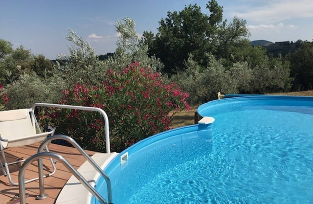 Stunning private villa with WIFI, private pool, TV, patio, pets allowed, panoramic view and park.