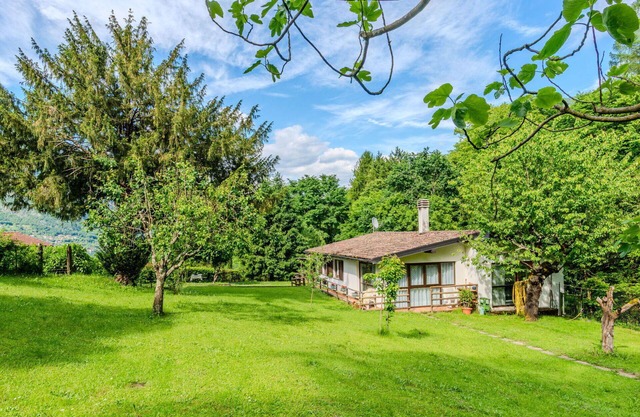 Stunning private villa for 4 people with WIFI, TV, patio, pets allowed and panoramic view